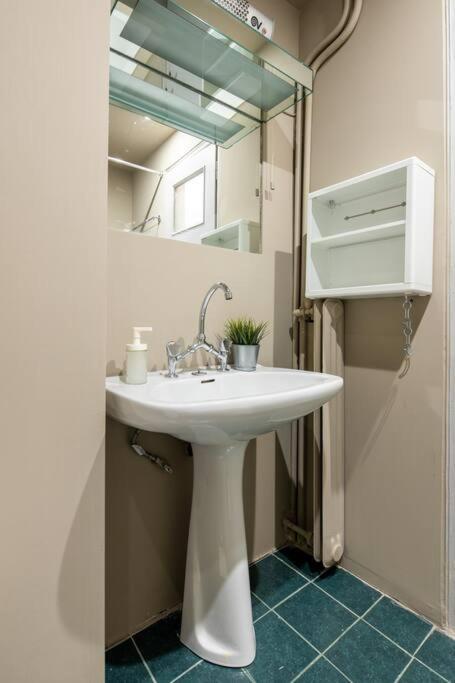 Tranquility Downtown Athens Apartment Екстериор снимка